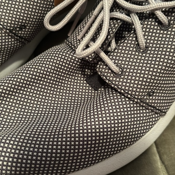 Nike - Picture 2 of 4